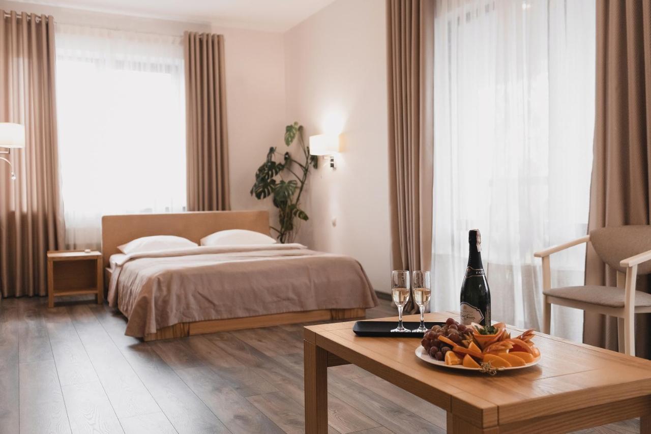 Sofia Hotel Velyka Omelyana Buitenkant foto